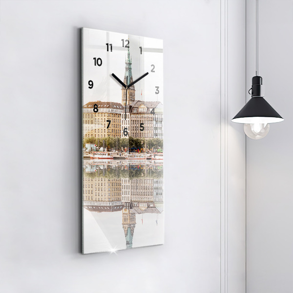 Horloge rectangulaire verticale Rivière Hambourg Allemagne