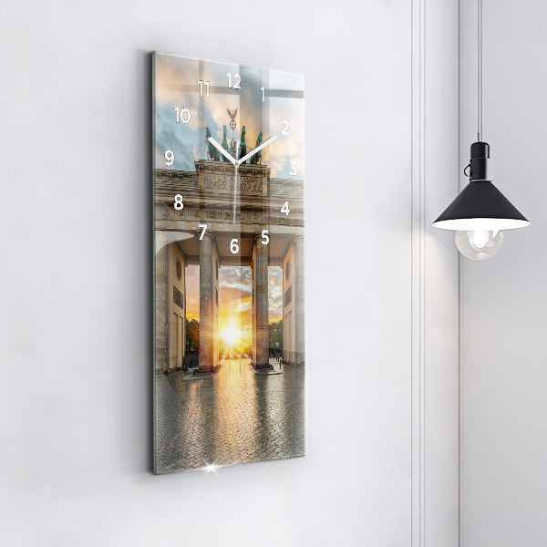 Horloge rectangulaire verticale Porte de Brandebourg à Berlin