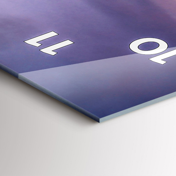 Horloge rectangulaire verticale Tête de pierre