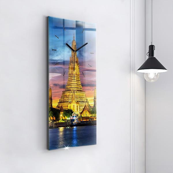 Horloge rectangulaire verticale Temple à Bangkok en Thaïlande