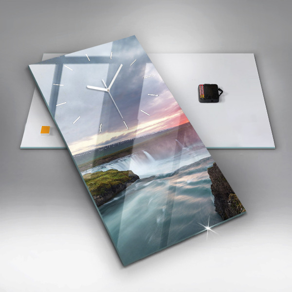 Horloge rectangulaire verticale Paysage avec une cascade