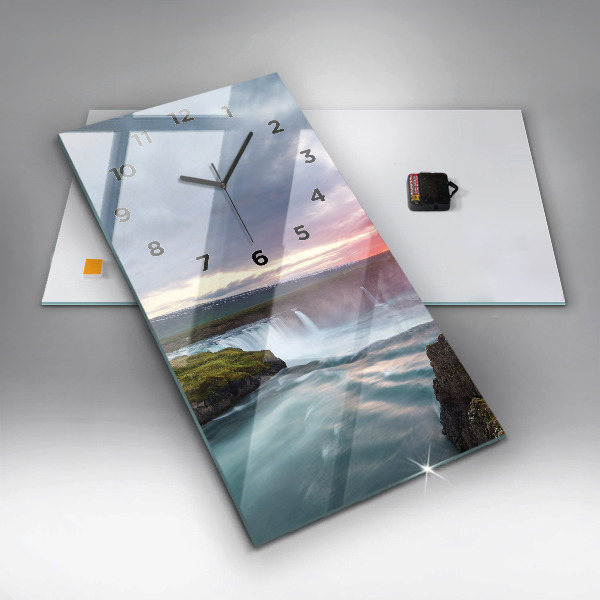 Horloge rectangulaire verticale Paysage avec une cascade