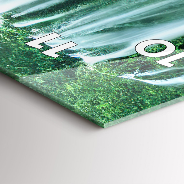 Horloge murale verticale Cascade parmi la mousse