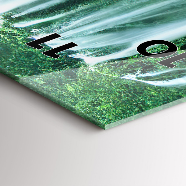 Horloge murale verticale Cascade parmi la mousse