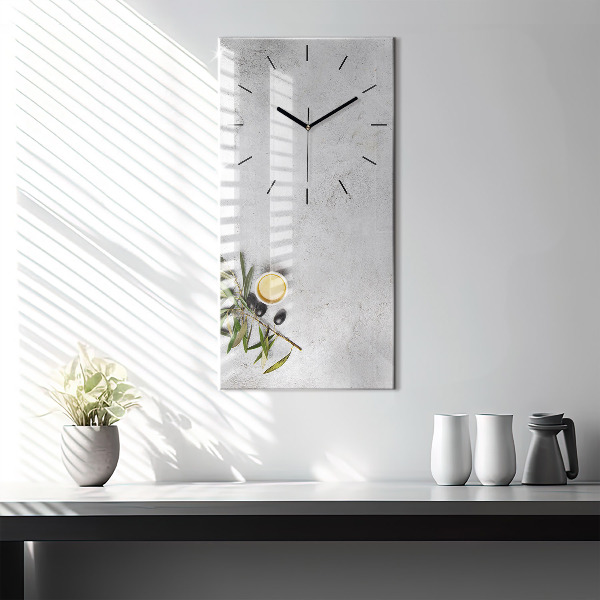 Horloge murale verticale Olives minimalistes
