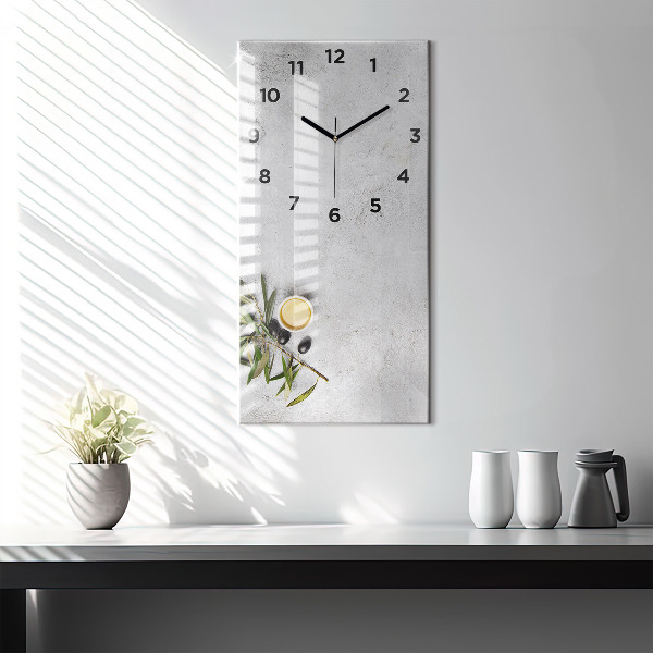 Horloge murale verticale Olives minimalistes
