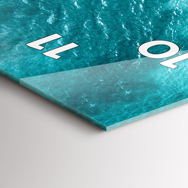 Horloge rectangulaire verticale gens de la plage de la mer