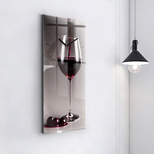 Horloge murale verticale Un verre de vin rouge