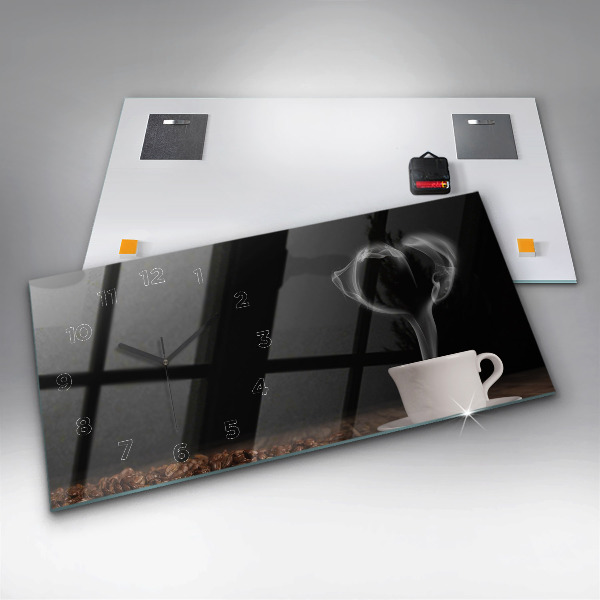 Horloge rectangulaire horizontale Une tasse de café chaud