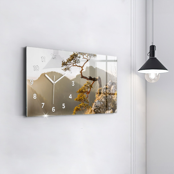 Horloge rectangulaire horizontale Un arbre dans les montagnes