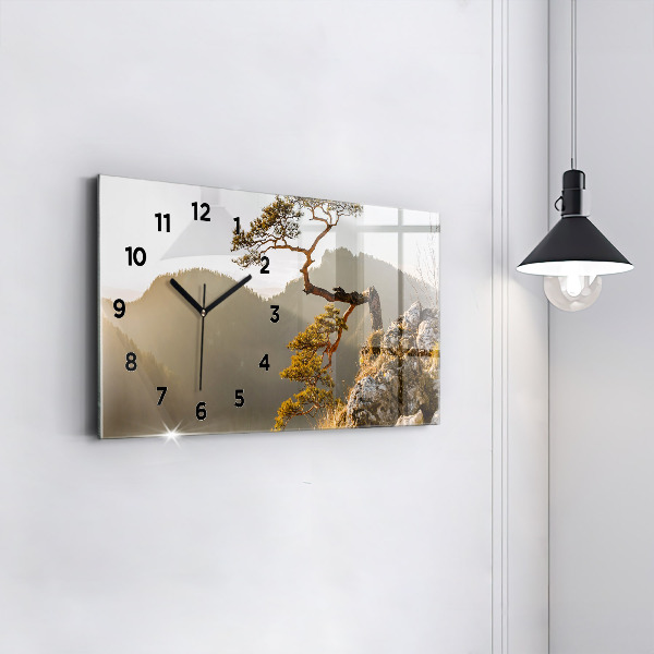 Horloge rectangulaire horizontale Un arbre dans les montagnes