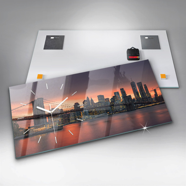 Horloge rectangulaire horizontale Rivière East de New York