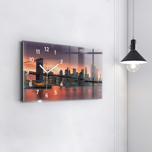 Horloge rectangulaire horizontale Rivière East de New York