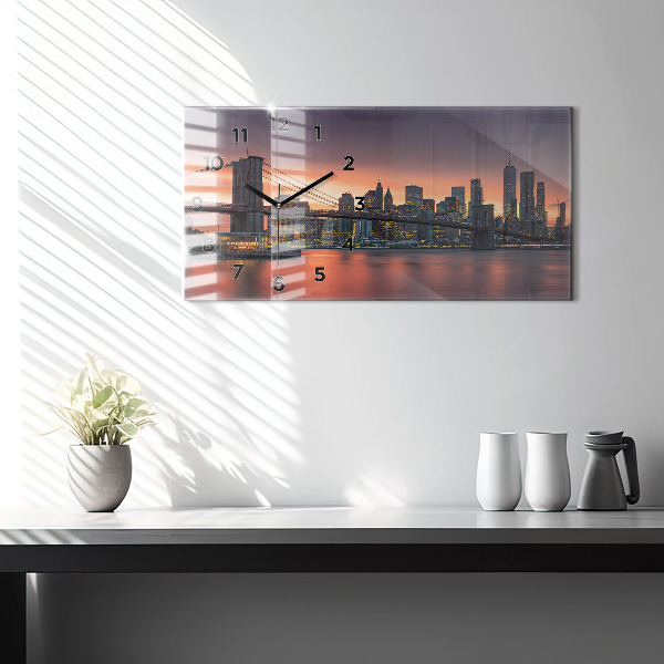 Horloge rectangulaire horizontale Rivière East de New York