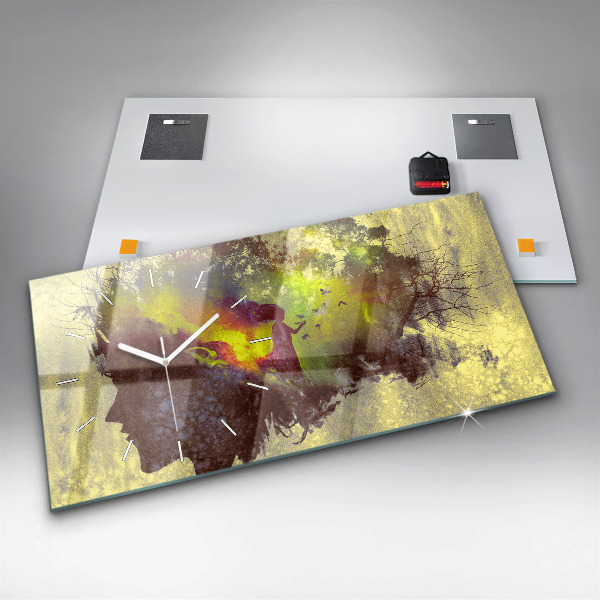 Horloge murale horizontale Femme dans la forêt