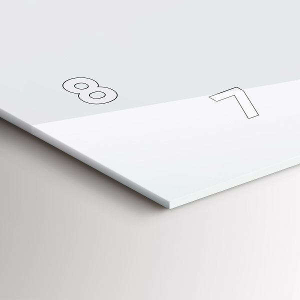 Horloge murale horizontale Panier en osier avec jouets