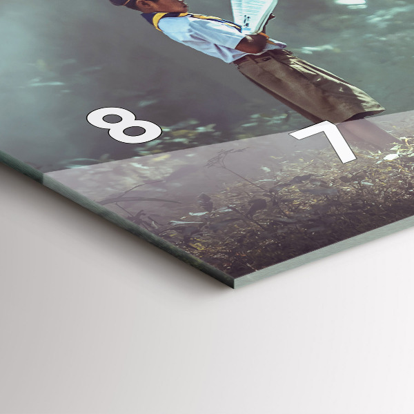 Horloge murale horizontale Un garçon lit un livre