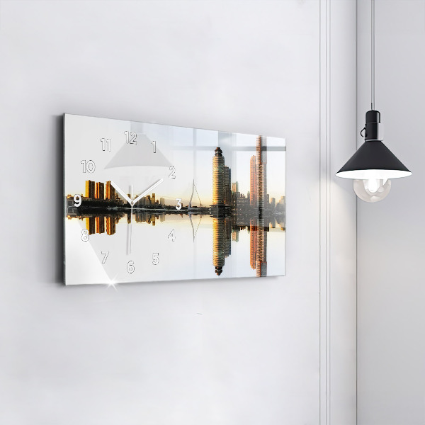 Horloge murale horizontale Une ville sur la rivière