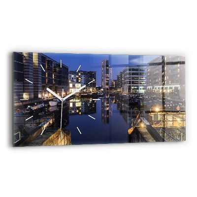Horloge rectangulaire horizontale La ville illuminée la nuit