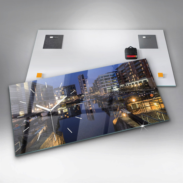 Horloge rectangulaire horizontale La ville illuminée la nuit