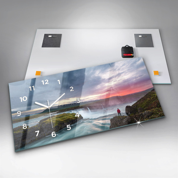 Horloge rectangulaire horizontale Paysage avec une cascade