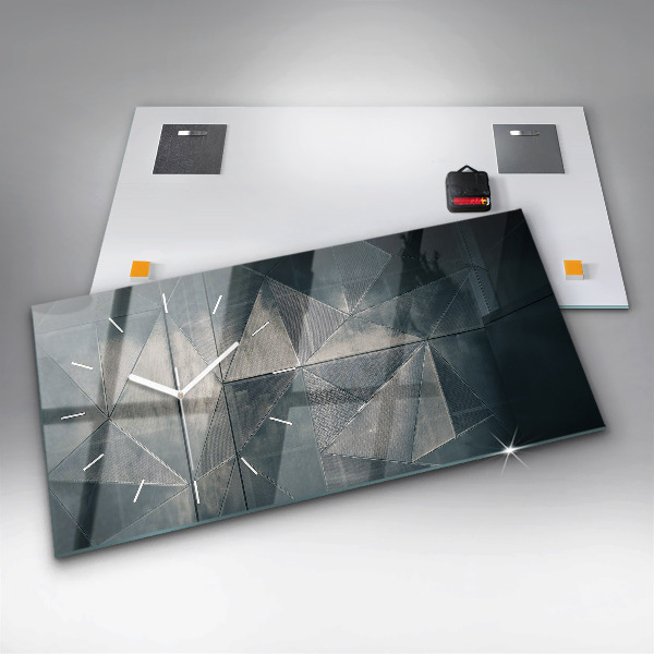 Horloge rectangulaire horizontale Triangles abstraits en métal