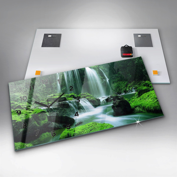 Horloge murale horizontale Cascade parmi la mousse