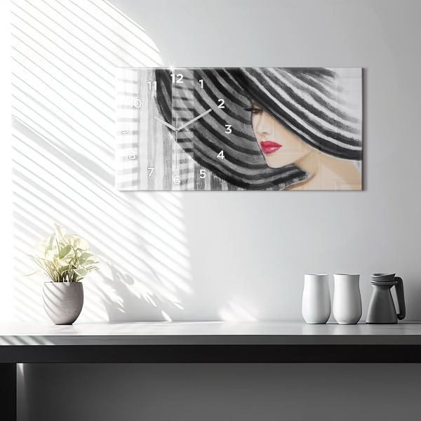 Horloge rectangulaire horizontale Femme en noir et blanc