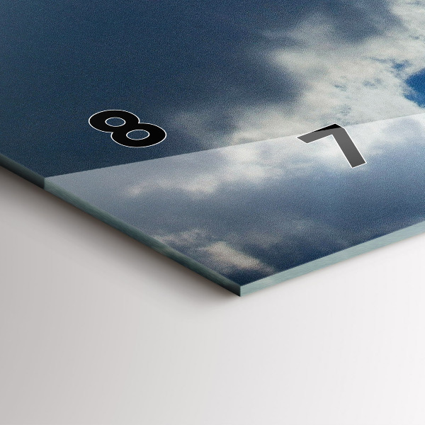 Horloge murale horizontale Le drapeau polonais contre le ciel