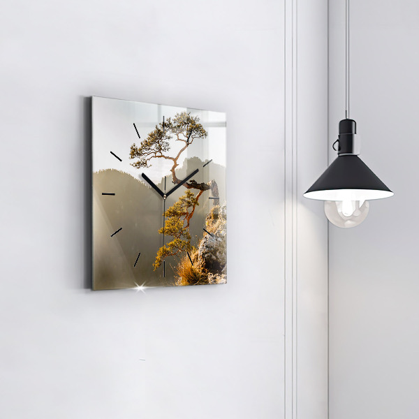 Horloge murale carrée Un arbre dans les montagnes