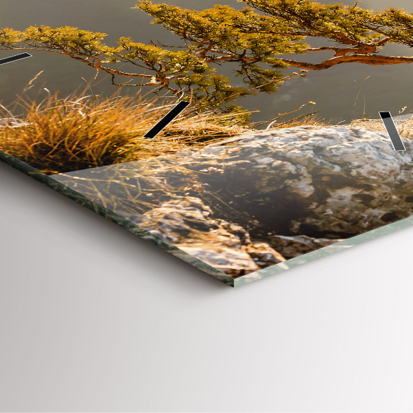 Horloge murale carrée Un arbre dans les montagnes