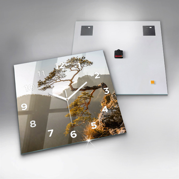 Horloge murale carrée Un arbre dans les montagnes