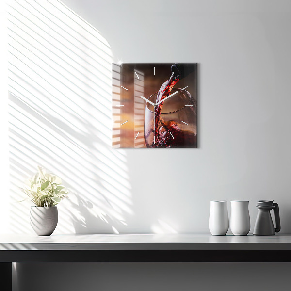 Pendule carrée en verre Un verre de vin rouge