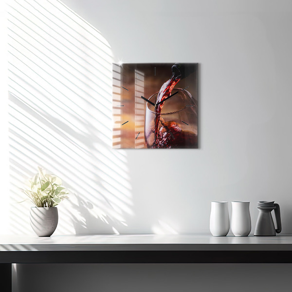 Pendule carrée en verre Un verre de vin rouge