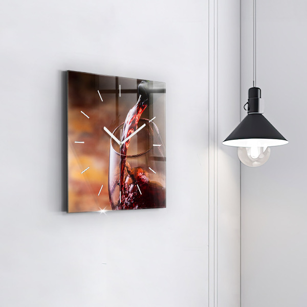 Pendule carrée en verre Un verre de vin rouge
