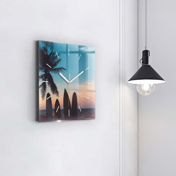 Pendule carrée en verre Surfer sur la plage