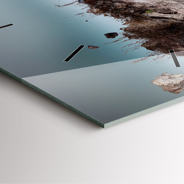 Horloge murale carrée 'L''île volante et la cascade'