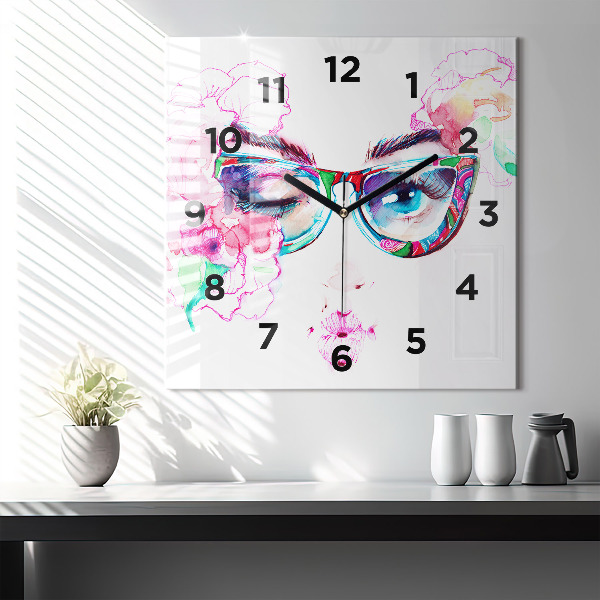 Horloge murale carrée Femme avec des lunettes