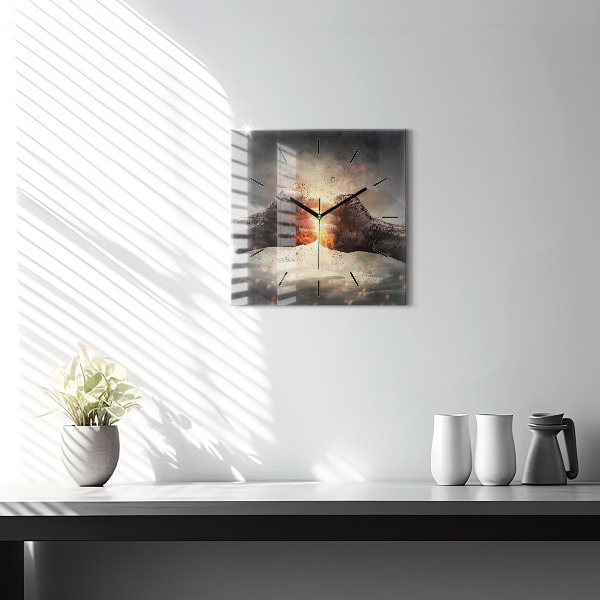 Horloge carrée en verre Force et puissance des poings