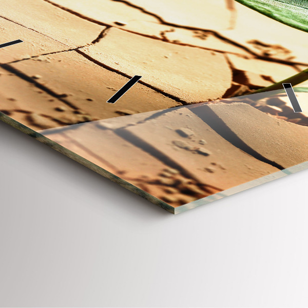 Horloge murale carrée Planter dans un sol sec