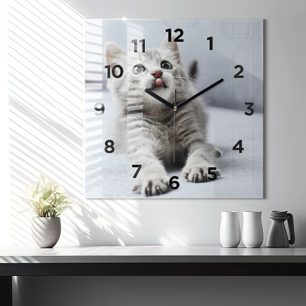 Horloge carrée en verre Chat sur le canapé