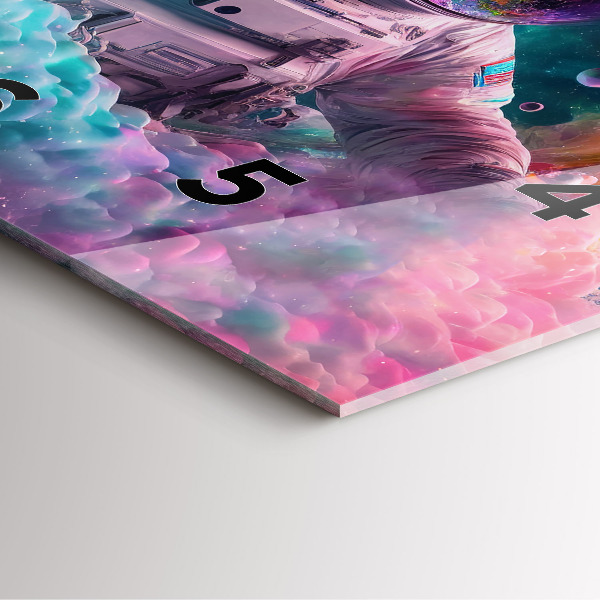 Horloge murale carrée Cosmonaute et nuages colorés