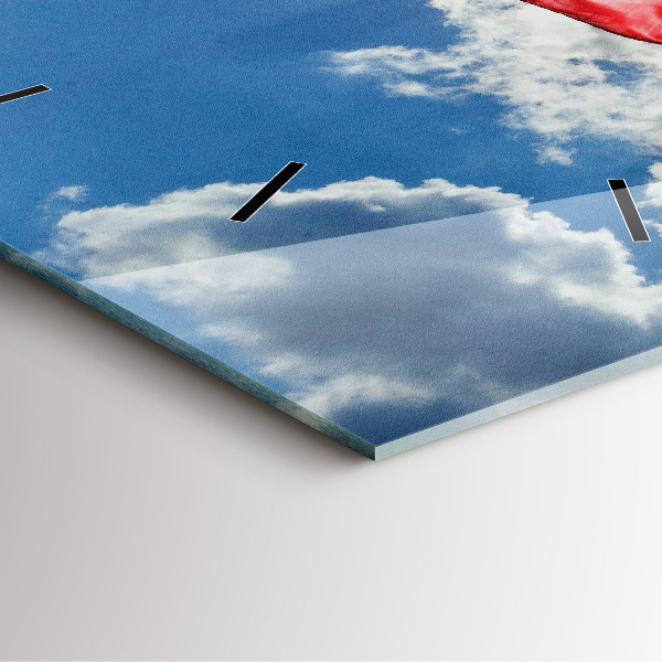 Horloge murale carrée Le drapeau polonais contre le ciel