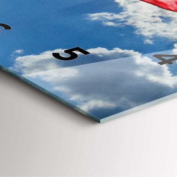 Horloge murale carrée Le drapeau polonais contre le ciel