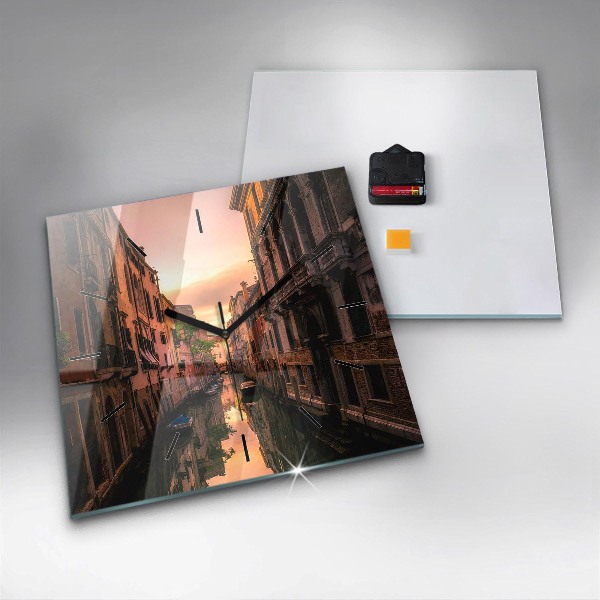 Horloge murale carrée Vue du canal dans la ville