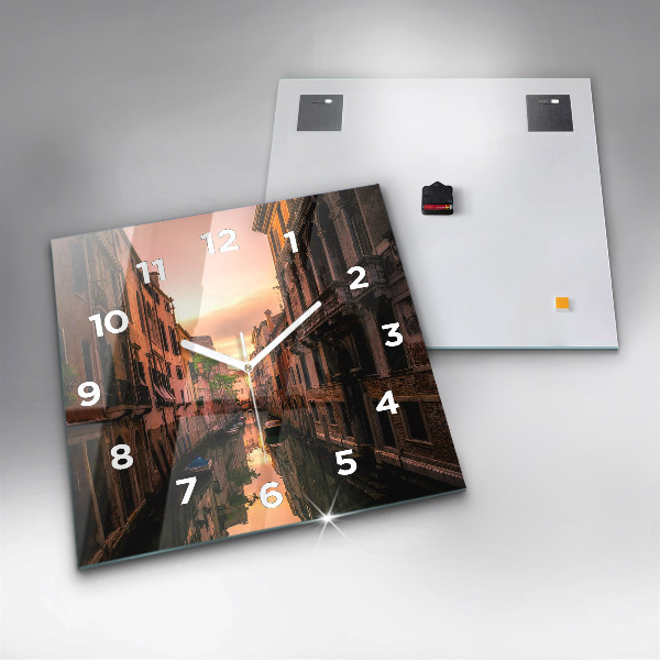 Horloge murale carrée Vue du canal dans la ville