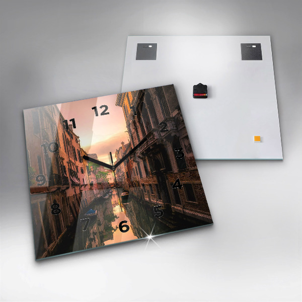 Horloge murale carrée Vue du canal dans la ville