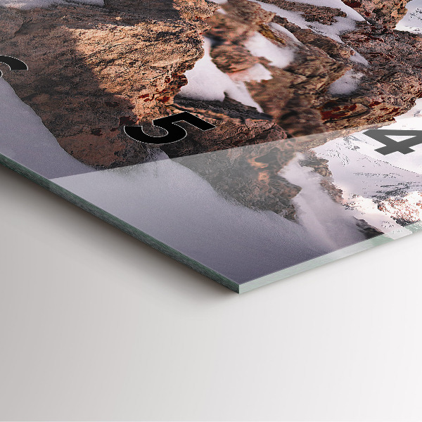 Horloge murale carrée Une montagne couverte de neige