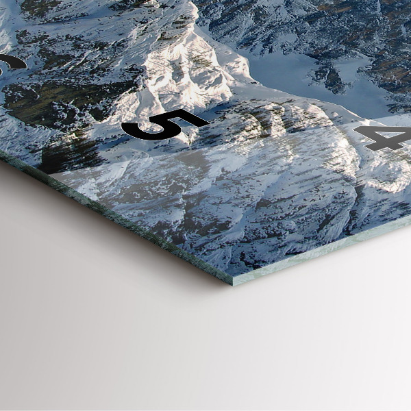 Horloge murale carrée Montagnes sous le ciel bleu