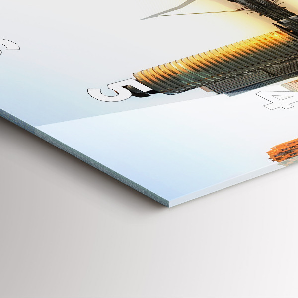 Horloge murale carrée Une ville sur la rivière